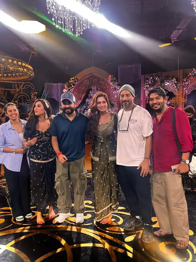 On the sets of Dhurandhar